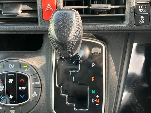Toyota VOXY 2016-03 15651-15