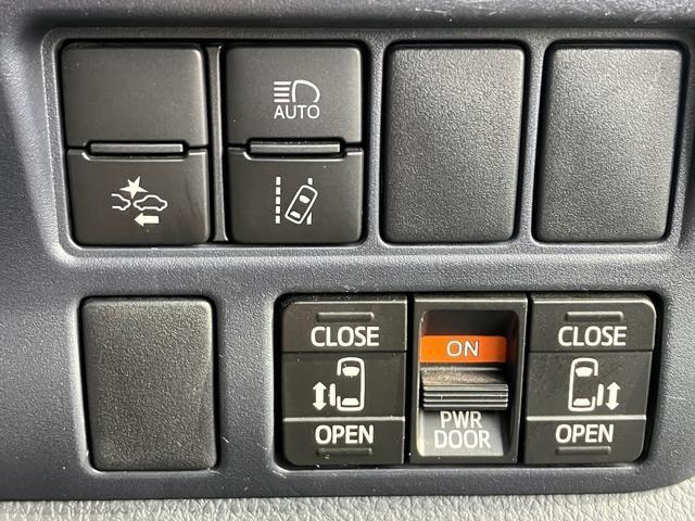 Toyota VOXY 2016-03 15651-18