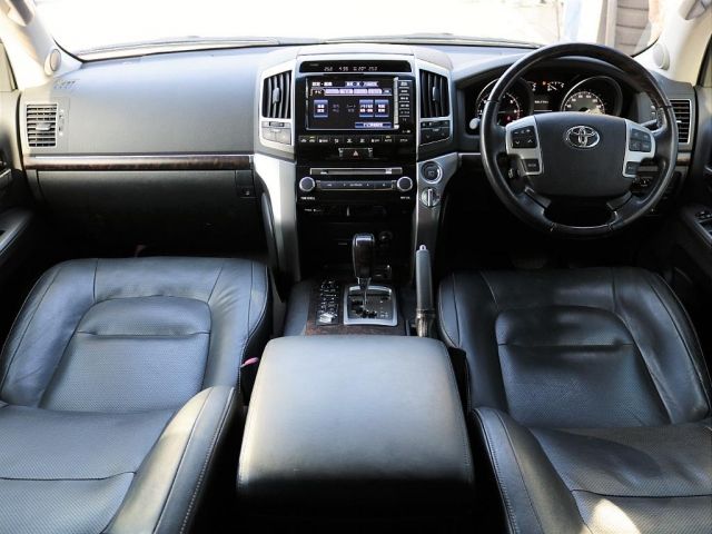 Toyota LAND CRUISER 2013-01 11200-1