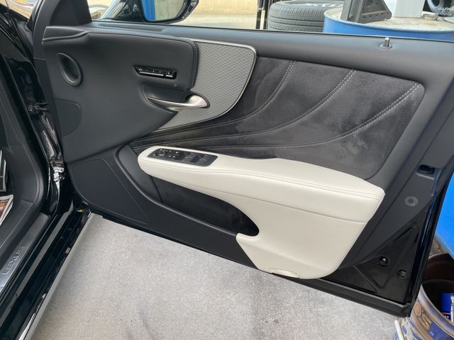 Lexus LS 2018-01 4935-18