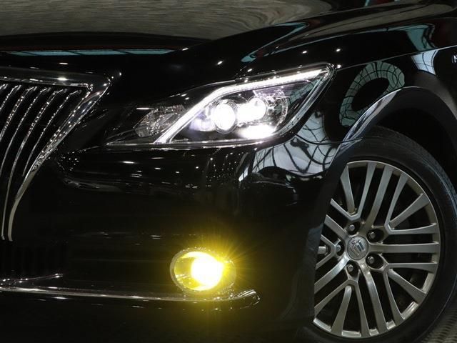 Toyota CROWN MAJESTA 2017-07 20945-8