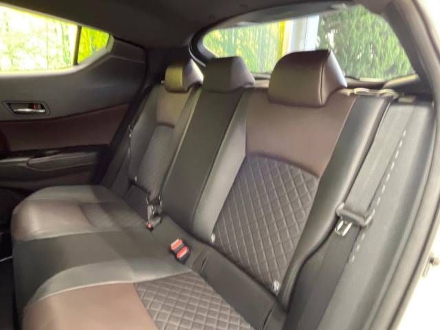 Toyota C-HR 2017-12 182974-10