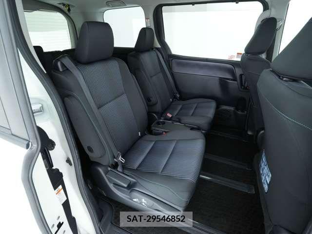 Toyota VOXY 2015-11 370531-6