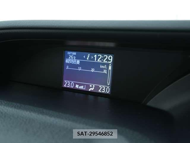Toyota VOXY 2015-11 370531-11