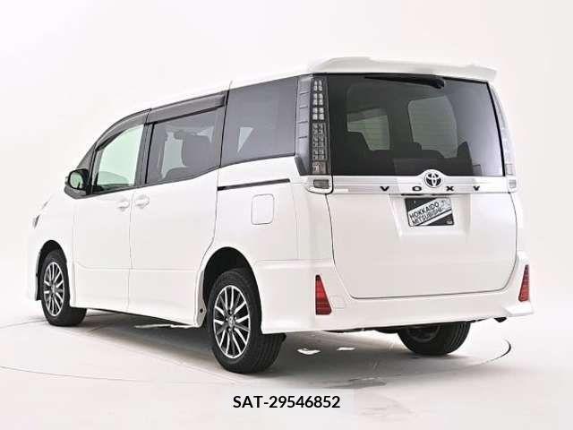 Toyota VOXY 2015-11 370531-19