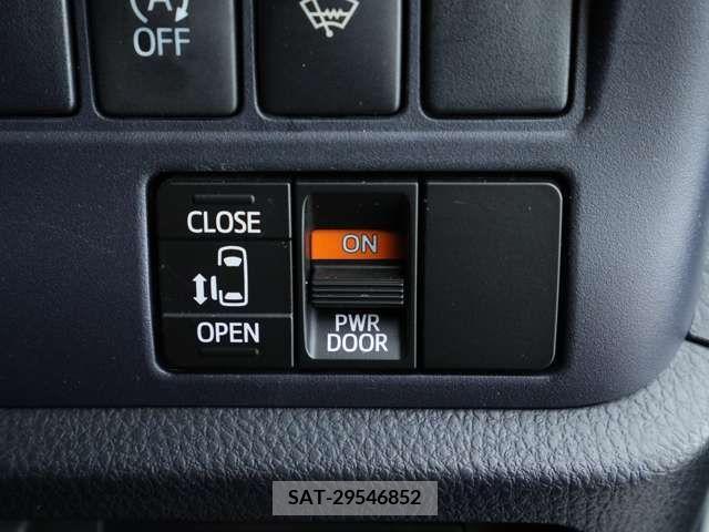 Toyota VOXY 2015-11 370531-13