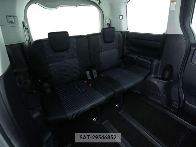 Toyota VOXY 2015-11 370531-7