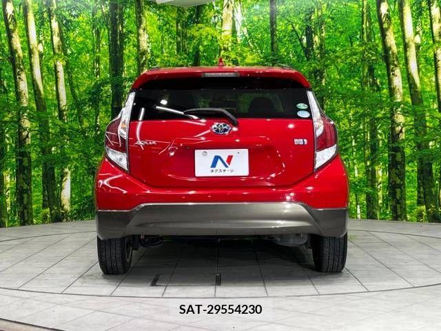 Toyota AQUA 2015-01 260497-15
