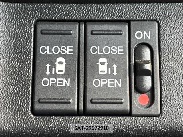 Honda e 2015-05 217904-6