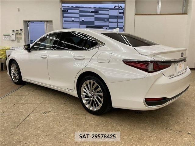 Lexus ES 2019-03 300389-17