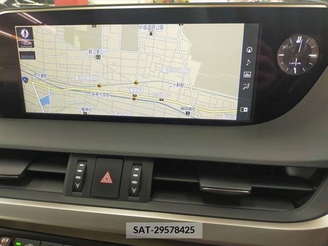 Lexus ES 2019-03 300389-2