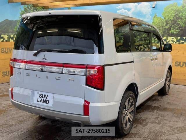 Mitsubishi DELICA D5 2022-07 325419-18