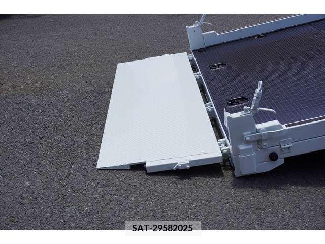 Mitsubishi CANTER 2024-03 343036-19
