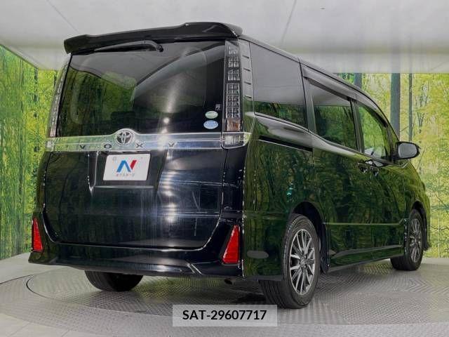 Toyota VOXY 2015-10 370435-18