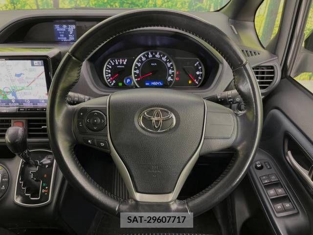 Toyota VOXY 2015-10 370435-12