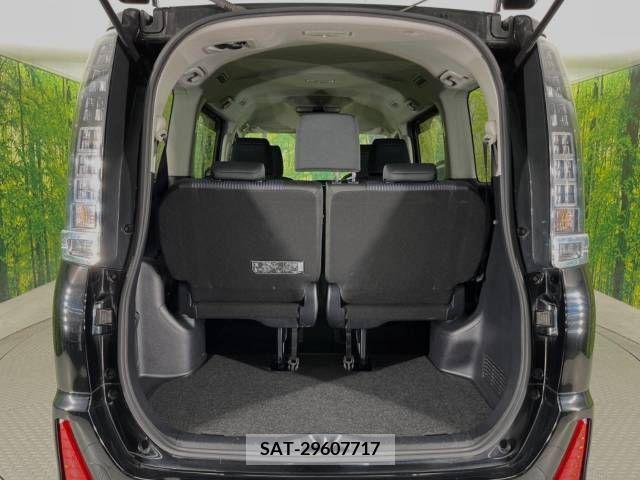 Toyota VOXY 2015-10 370435-11