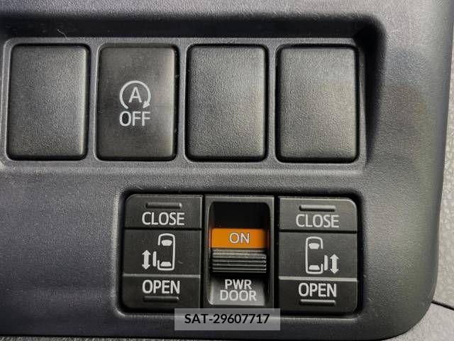 Toyota VOXY 2015-10 370435-4