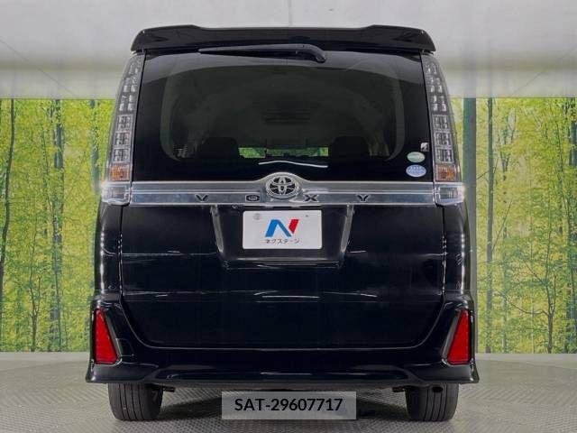 Toyota VOXY 2015-10 370435-16