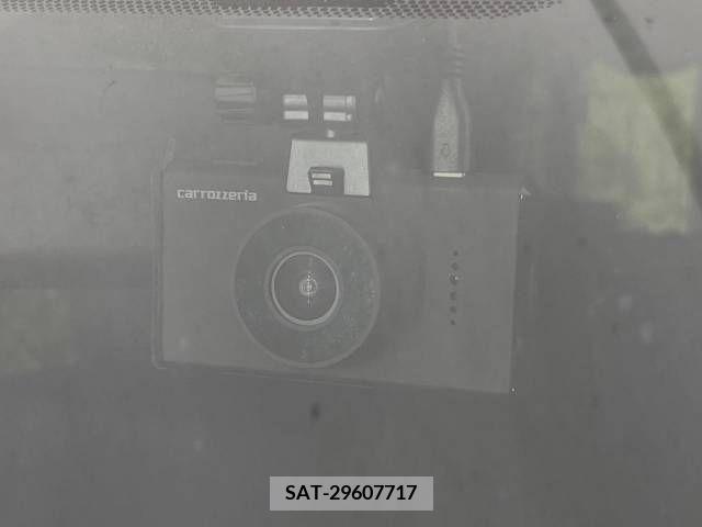 Toyota VOXY 2015-10 370435-6