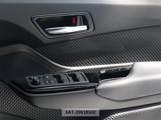 Toyota C-HR 2023-06 294867-4