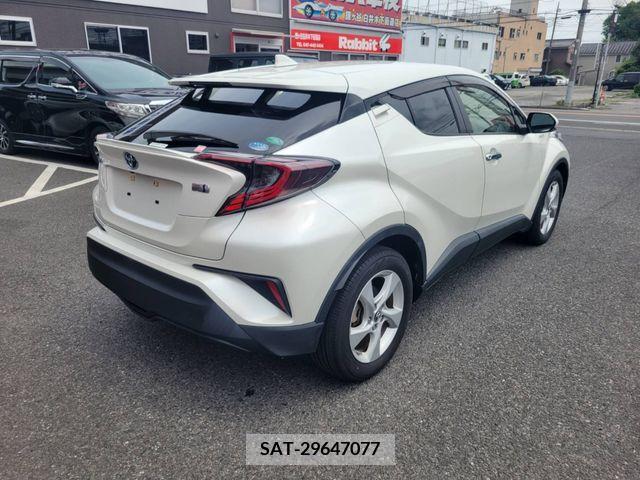 Toyota C-HR 2018-02 264056-1