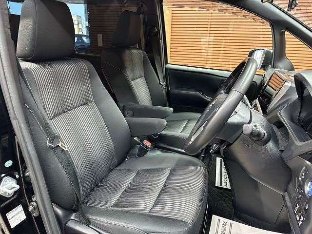 Toyota VOXY HYBRID 2017-12 180786-7