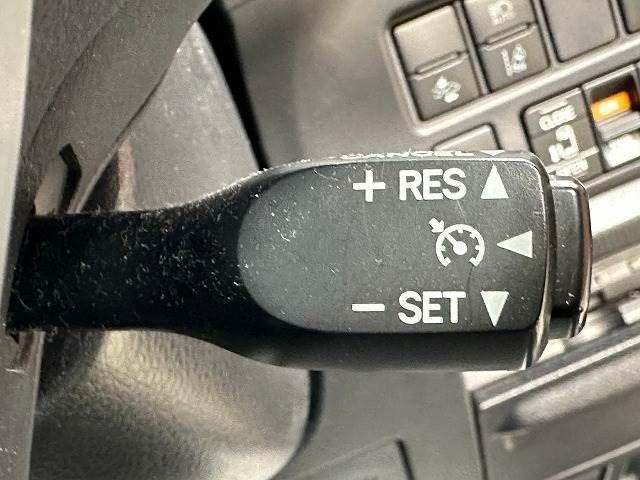 Toyota VOXY HYBRID 2017-12 180786-6