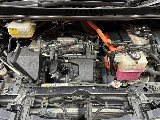 Toyota VOXY HYBRID 2017-12 180786-13