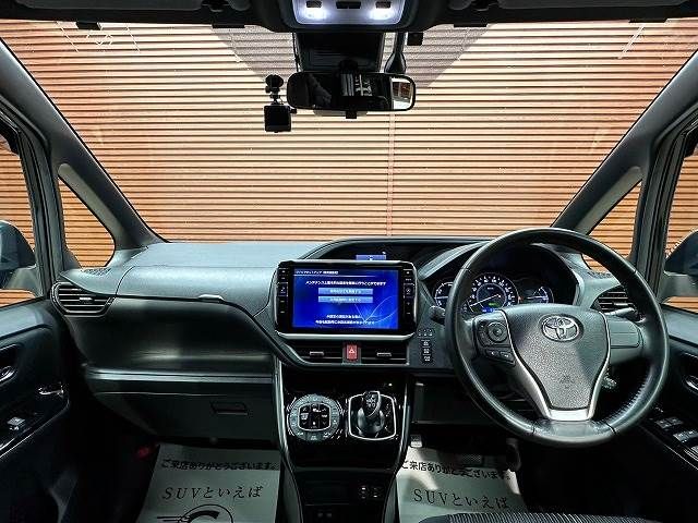 Toyota VOXY HYBRID 2017-12 180786-1