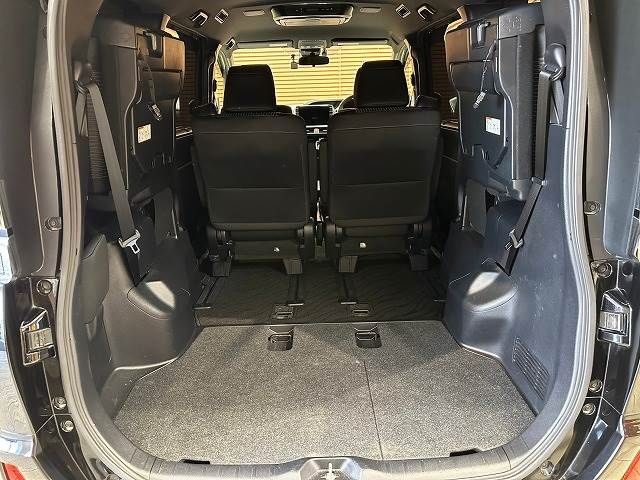 Toyota VOXY HYBRID 2017-12 180786-19