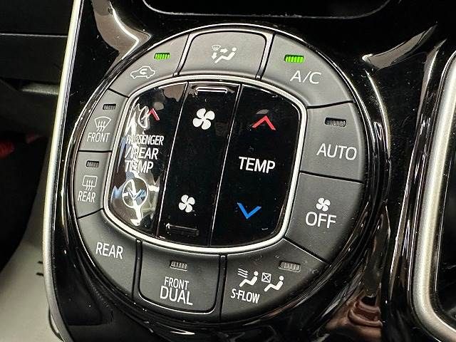 Toyota VOXY HYBRID 2017-12 180786-11