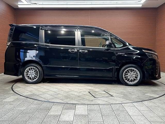 Toyota VOXY HYBRID 2017-12 180786-17