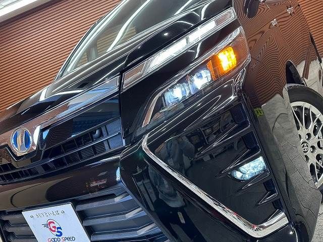 Toyota VOXY HYBRID 2017-12 180786-9