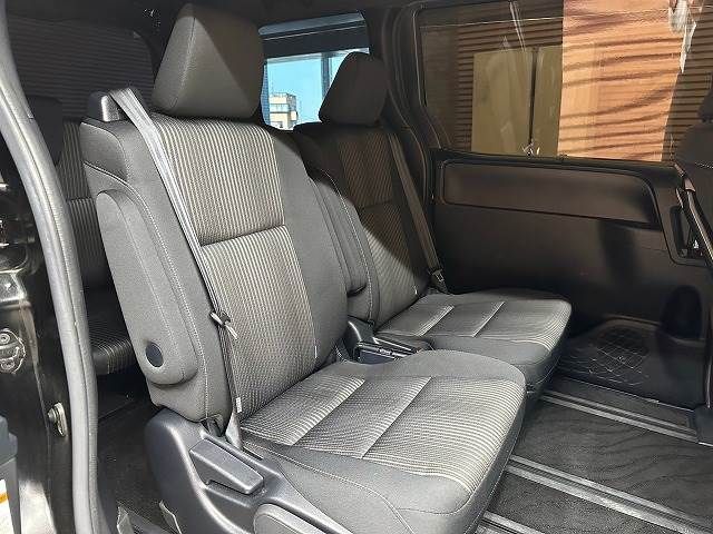 Toyota VOXY HYBRID 2017-12 180786-8