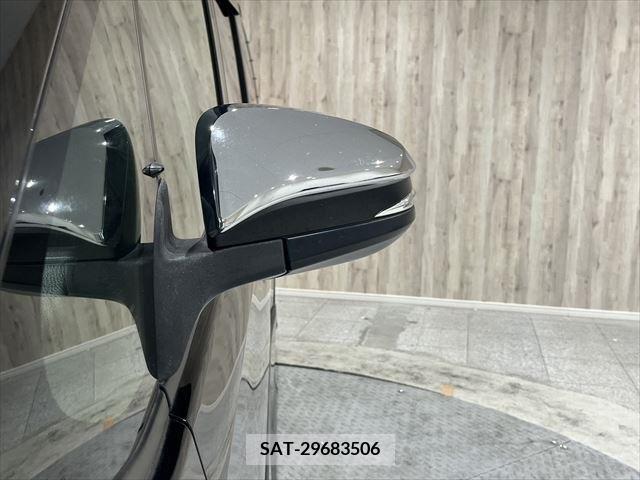 Toyota VOXY HYBRID 2017-02 381746-12