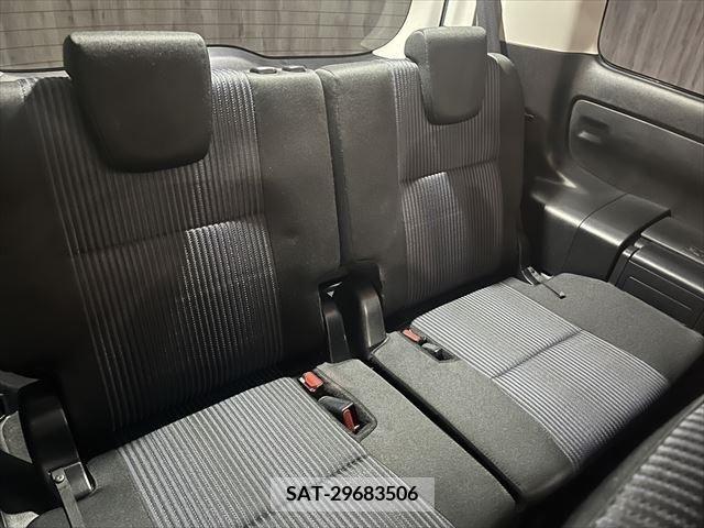 Toyota VOXY HYBRID 2017-02 381746-21