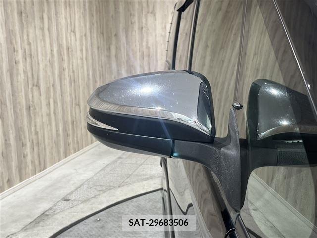 Toyota VOXY HYBRID 2017-02 381746-11