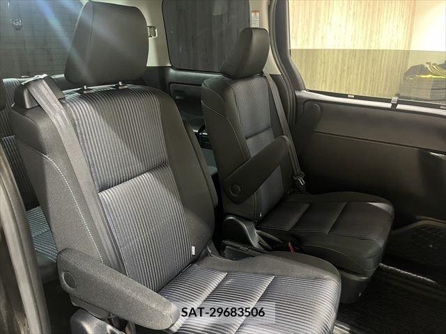 Toyota VOXY HYBRID 2017-02 381746-20
