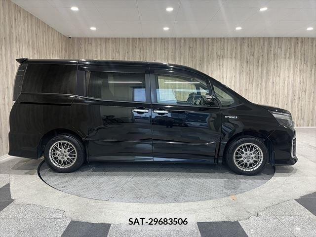 Toyota VOXY HYBRID 2017-02 381746-3