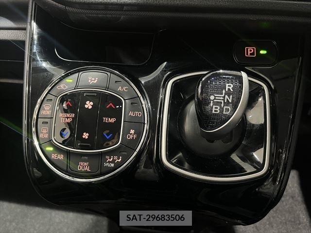 Toyota VOXY HYBRID 2017-02 381746-27