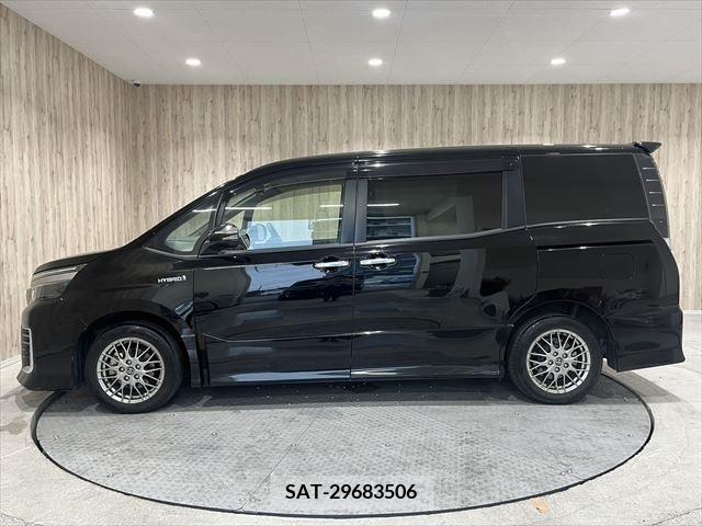 Toyota VOXY HYBRID 2017-02 381746-7