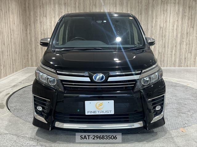 Toyota VOXY HYBRID 2017-02 381746-1