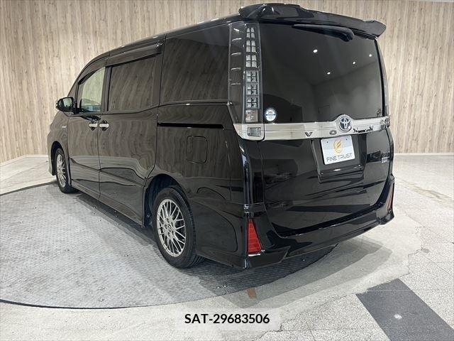 Toyota VOXY HYBRID 2017-02 381746-6