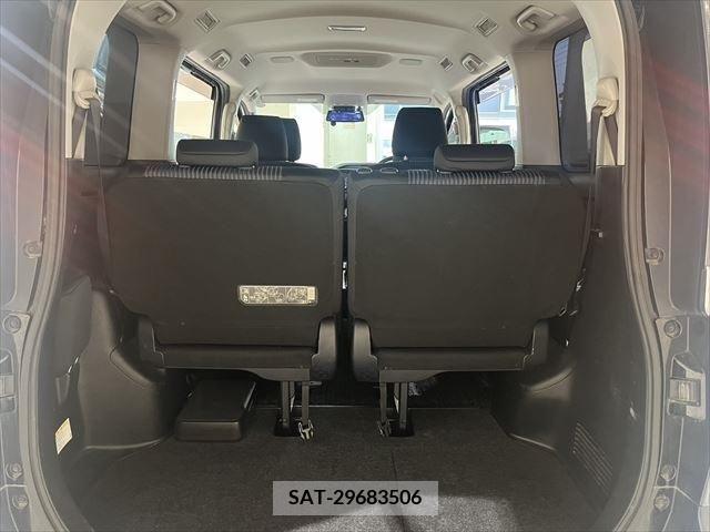 Toyota VOXY HYBRID 2017-02 381746-25