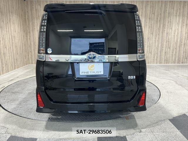 Toyota VOXY HYBRID 2017-02 381746-5