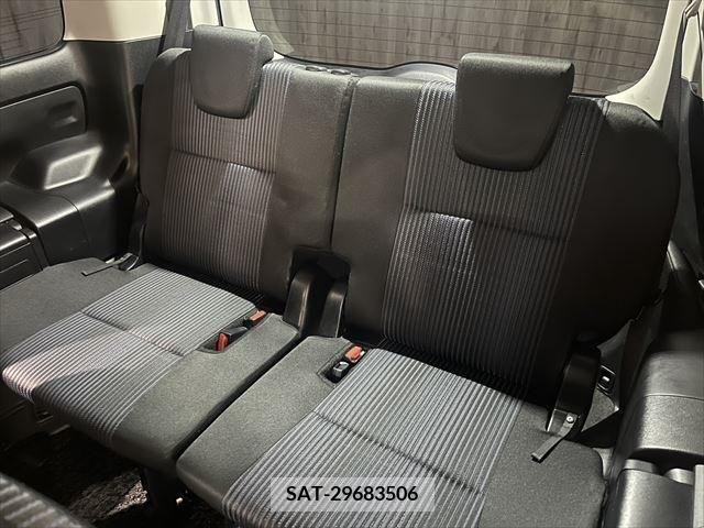 Toyota VOXY HYBRID 2017-02 381746-24
