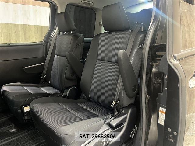 Toyota VOXY HYBRID 2017-02 381746-23