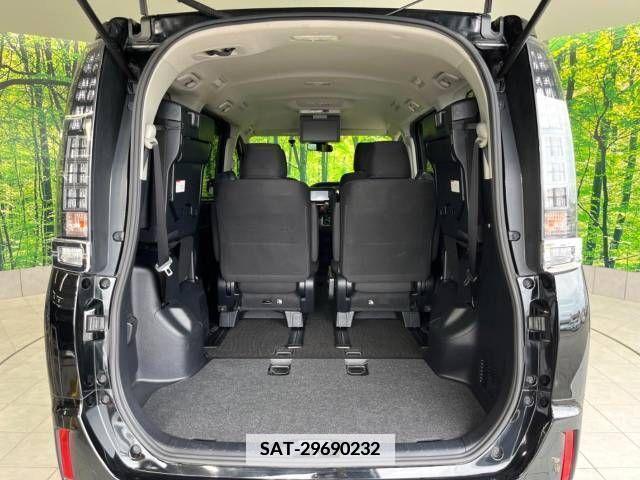 Toyota VOXY 2016-03 340668-11