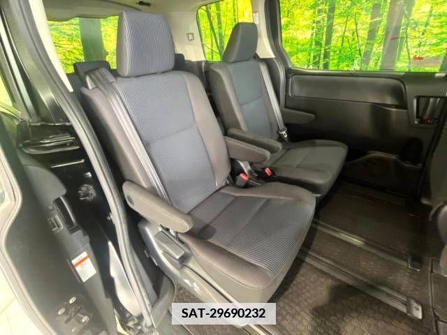 Toyota VOXY 2016-03 340668-9