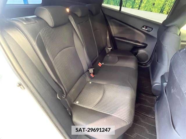 Toyota PRIUS 2017-08 366390-9